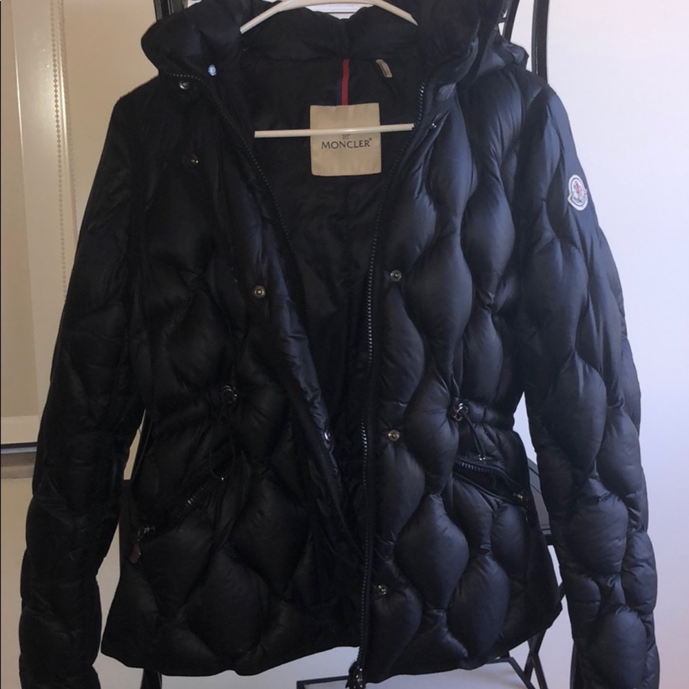 Moncler real size 2